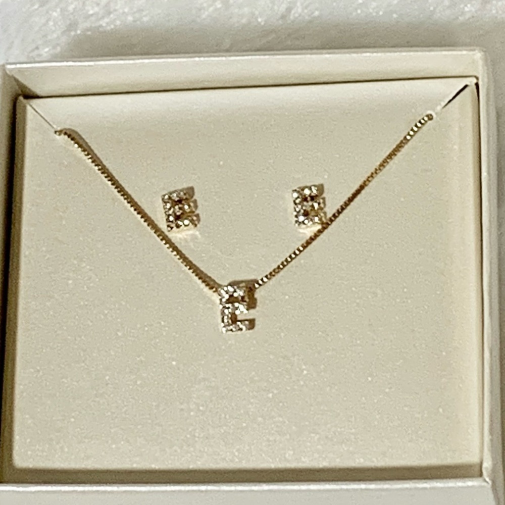 NWT Anne Klein necklace and earrings set monogram E 💍🎈🎊💎💕 - Picture 4 of 9